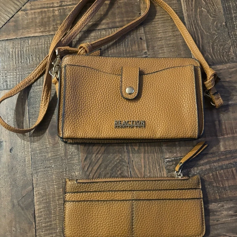 Kenneth Cole Reaction Tan Crossbody Bag Set